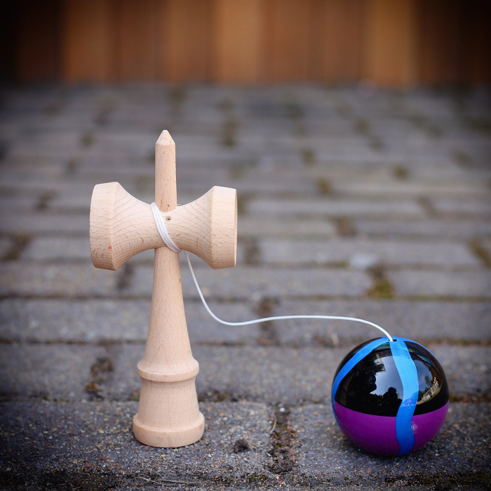 Jucarie Kendama X Originala, Profesionala, Flippy, din Lemn, Rubber Grip, 18 cm, Negru/Mov/Albastru [3]