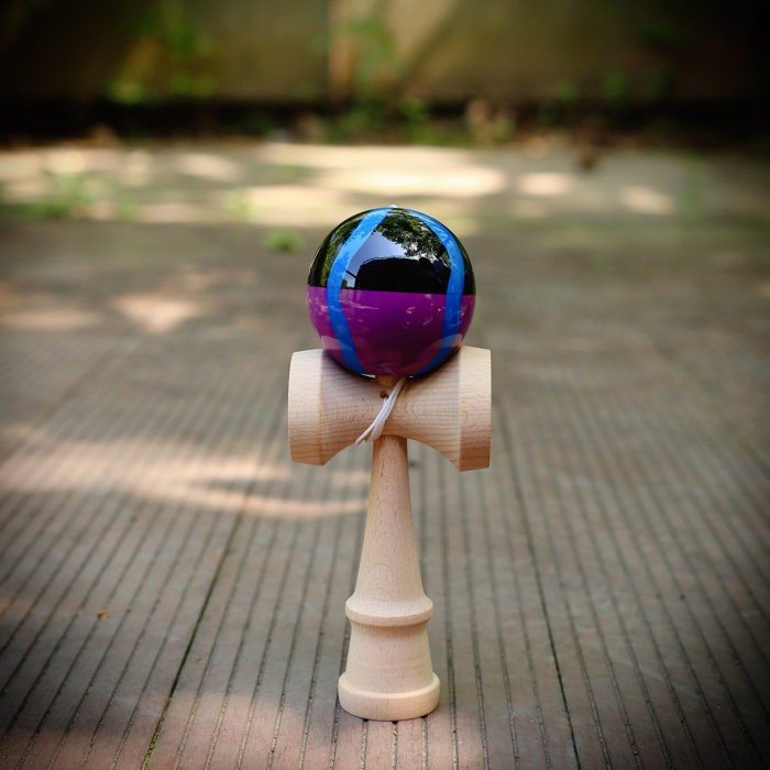 Jucarie Kendama X Originala, Profesionala, Flippy, din Lemn, Rubber Grip, 18 cm, Negru/Mov/Albastru [1]