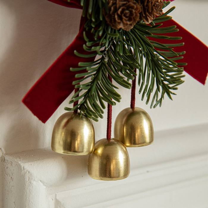 Ornament de Brad, Flippy, tip Funda de Craciun cu 3 Clopotei Aurii si Conuri de Brad, Panglica Rosie de Velvet, 16 x 11 cm, Rosu [2]