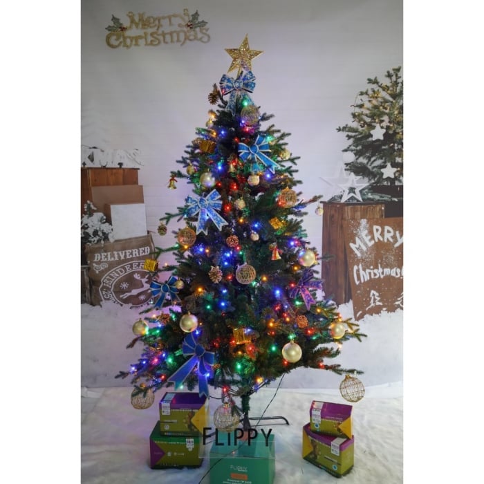 Set brad artificial de Craciun si elemente decorative, Becuri led incluse in ramuri, pentru interior/exterior, inaltime 180 cm, diametru 128 cm, 1246 ramuri, Flippy, verde, suport metalic inclus [2]