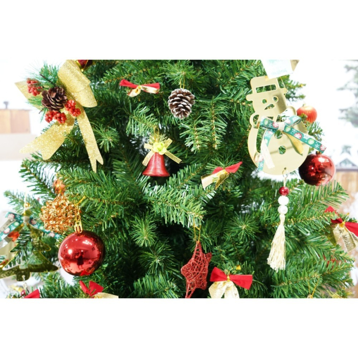 Set brad artificial de Craciun si elemente decorative, nins, decorat cu conuri pin, pentru interior/exterior, inaltime 210 cm, diametru 131 cm, 630 ramuri, Flippy, alb/verde, suport metalic inclus [5]