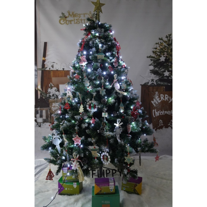 Set brad artificial de Craciun si elemente decorative, nins, decorat cu conuri pin, pentru perete/colt, inaltime 210 cm, diametru 149 cm, 1224 ramuri, Flippy, verde, suport metalic inclus [2]