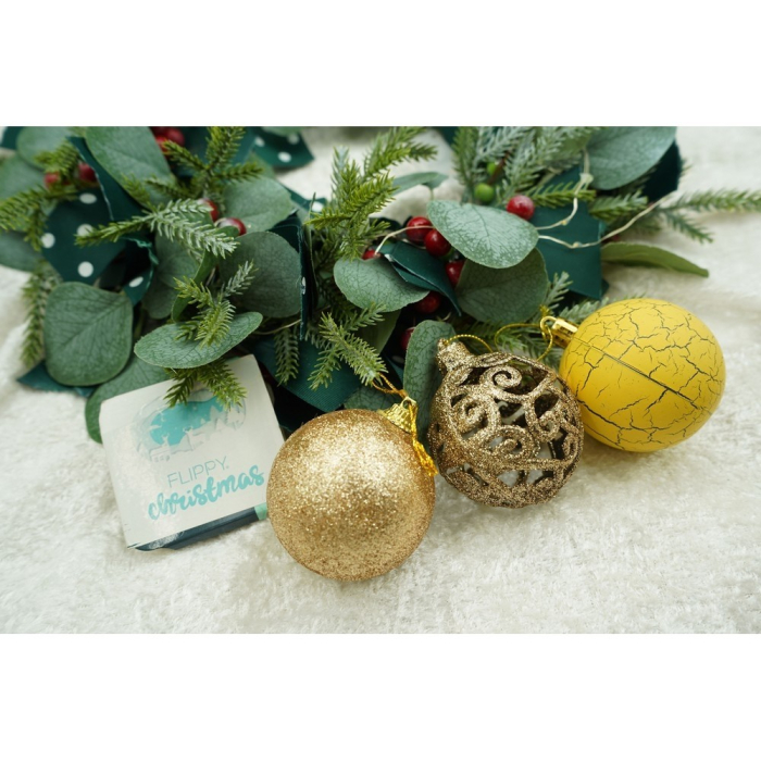 Set de 12 ornamente de brad, Flippy, de tip Glob, Auriu/ Galben, din plastic, cu finisaj sclipitor , cutie  6  cm adancime x 30  cm inaltime x 18  cm lungime) [7]