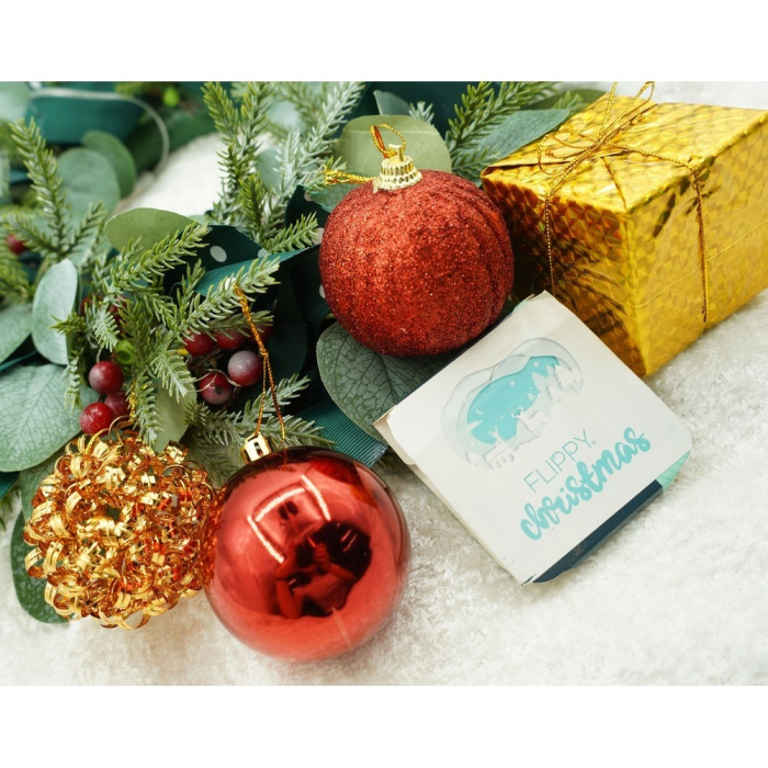 Set de 20 ornamente de brad, Flippy, de tip Glob, Rosu/ Auriu, din polistiren, cu finisaj sclipitor , cutie  6  cm adancime x 29  cm lungime x 24  cm inaltime [10]
