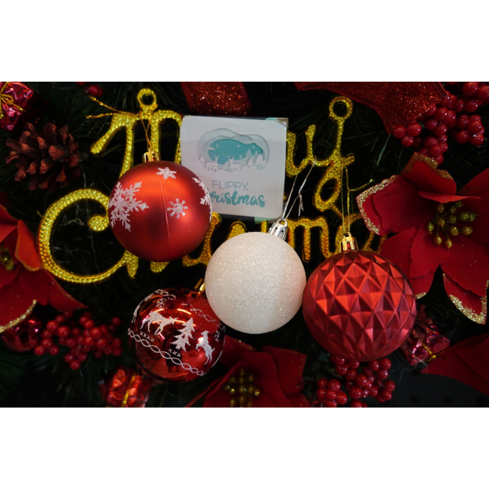 Set de 24 ornamente de brad, Flippy, de tip Glob, Alb/ Rosu, cu ø de 6 cm, din plastic, cu finisaj sclipitor , cutie  14  cm lungime x 32  cm inaltime x 14  cm adancime [3]