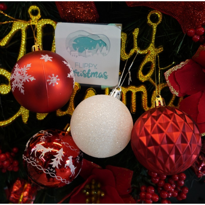 Set de 24 ornamente de brad, Flippy, de tip Glob, Alb/ Rosu, cu ø de 6 cm, din plastic, cu finisaj sclipitor , cutie  14  cm lungime x 32  cm inaltime x 14  cm adancime [8]