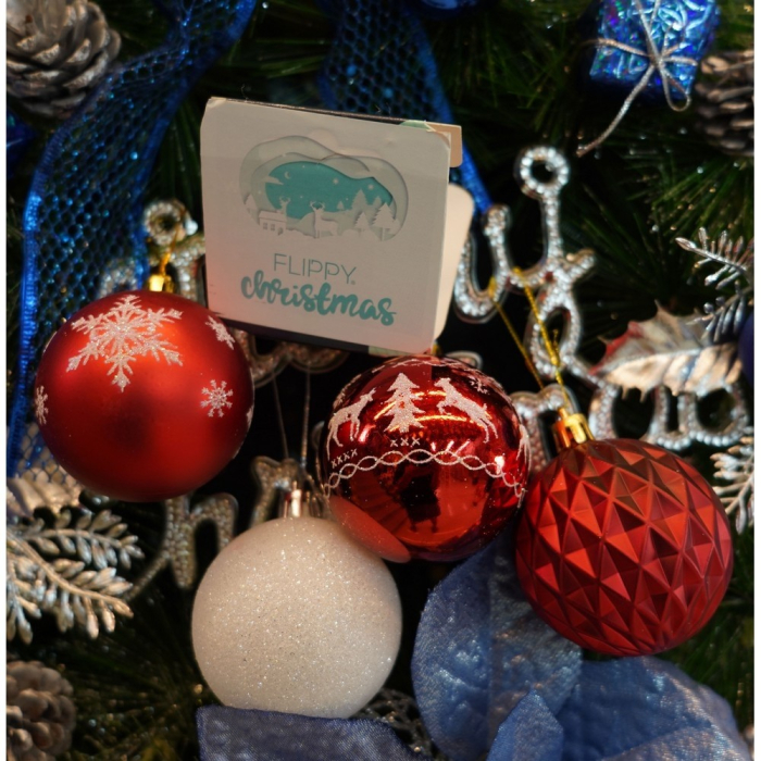 Set de 24 ornamente de brad, Flippy, de tip Glob, Alb/ Rosu, cu ø de 6 cm, din plastic, cu finisaj sclipitor , cutie  14  cm lungime x 32  cm inaltime x 14  cm adancime [9]