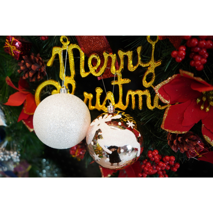 Set de 6 ornamente de brad, Flippy, de tip Glob, Alb/ Argintiu, cu ø de 8 cm, din plastic, cu finisaj sclipitor , cutie  24  cm inaltime x 16  cm lungime x 8  cm adancime [2]