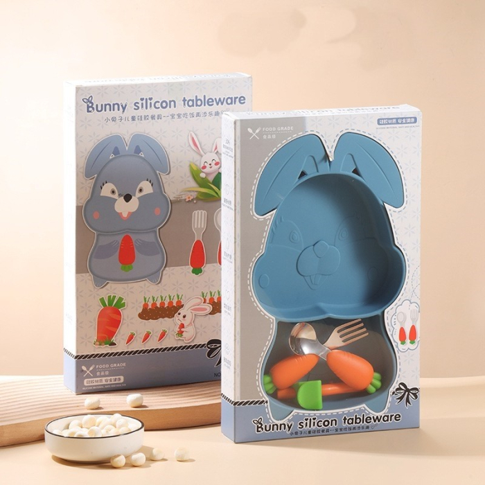 Set diversificare bebelusi Flippy, din silicon, 26 x 15 cm, 1 farfurie compartimentata in forma de iepure, lingurita si furculita, pai, perie pai, fara alergeni, ventuza fixare,  forma creativa,  bleu [3]