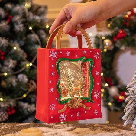 Decoratiune de Craciun, Flippy, Model Sacosa Cadou cu Mos Craciun si Ren, Iluminare LED si Efect Zapada, 23 x 15 x 7.3 cm, Rosu [2]