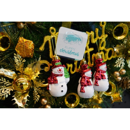 Set de 3 ornamente de brad, Flippy, de tip Om de zapada, Alb/Rosu, din plastic, cu finisaj sclipitor , cutie  4  cm adancime x 6  cm inaltime x 9  cm lungime [9]