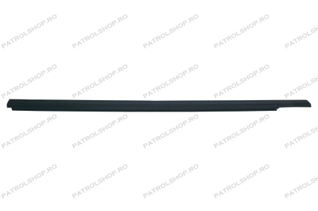 EXTERIOR - Outer right front door window weatherstrip OE Nissan Patrol Y61