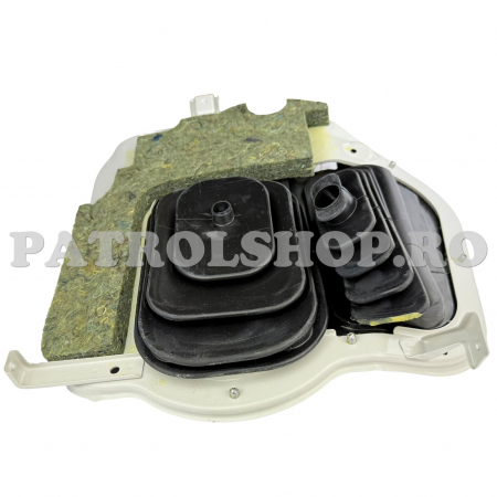 Set burdufe cauciuc maneta schimbator + reductor OEM Nissan Patrol Y61 [1]