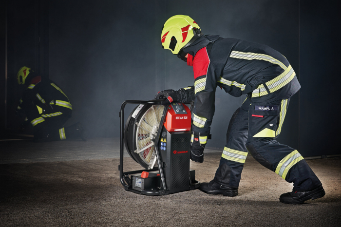 Ventilator de inalta performanta cu acumulator RTE AX B16 DIN 14963-EM-A-1-1 - cu dispozitiv pulverizare apa [4]