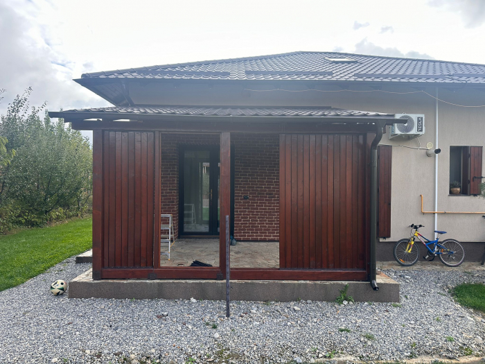 200 cm înălțime: kit complet Jaluzea reglabilă cu glisiere metalice + 22 lamele 100-130 cm din lemn de pin natur [21]