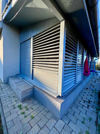 200 cm înălțime: kit complet Jaluzea reglabilă cu glisiere metalice + 22 lamele 100-130 cm din lemn de pin natur [18]