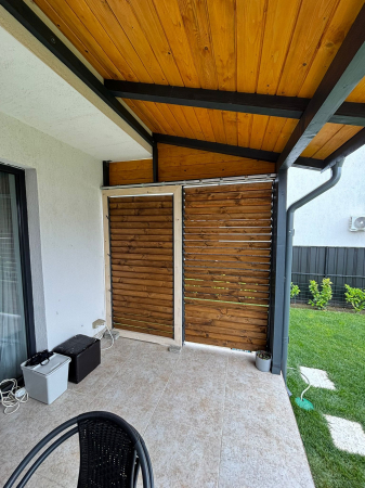 252 cm înălțime: kit complet Jaluzea reglabilă cu glisiere metalice + 28 lamele 100-130 cm din lemn de pin natur [29]