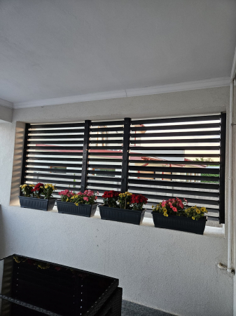 252 cm înălțime: kit complet Jaluzea reglabilă cu glisiere metalice + 28 lamele 100-130 cm din lemn de pin natur [27]