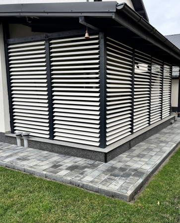 252 cm înălțime: kit complet Jaluzea reglabilă cu glisiere metalice + 28 lamele 100-130 cm din lemn de pin natur [17]
