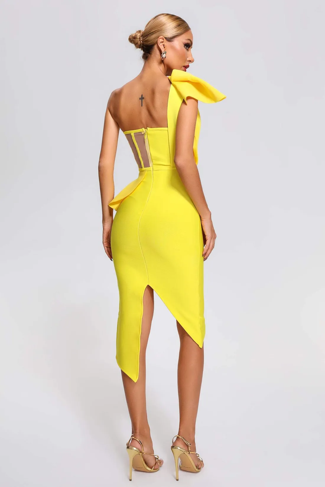 ROCHIE MIDI PE UN UMAR ARIANA [4]
