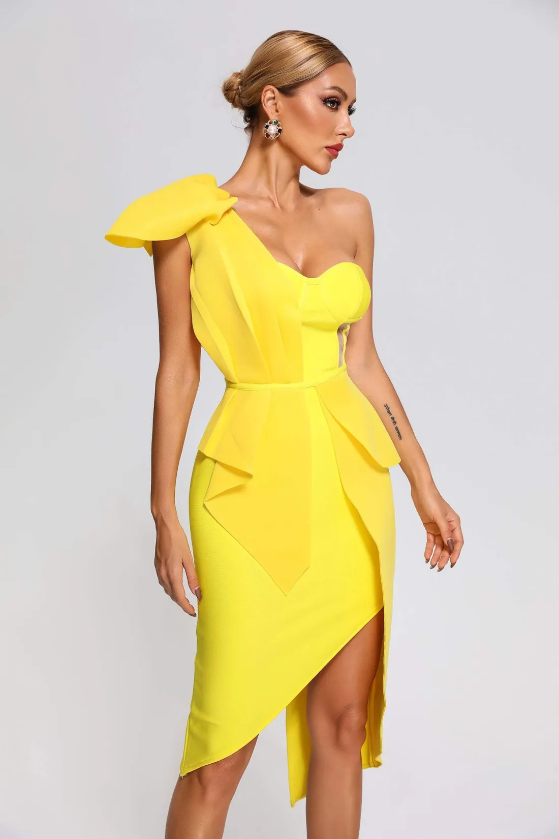ROCHIE MIDI PE UN UMAR ARIANA [2]