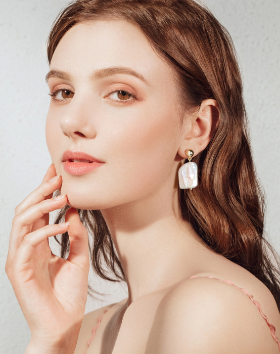 Cercei Agatha din argint placat cu aur și perlă baroc [2]