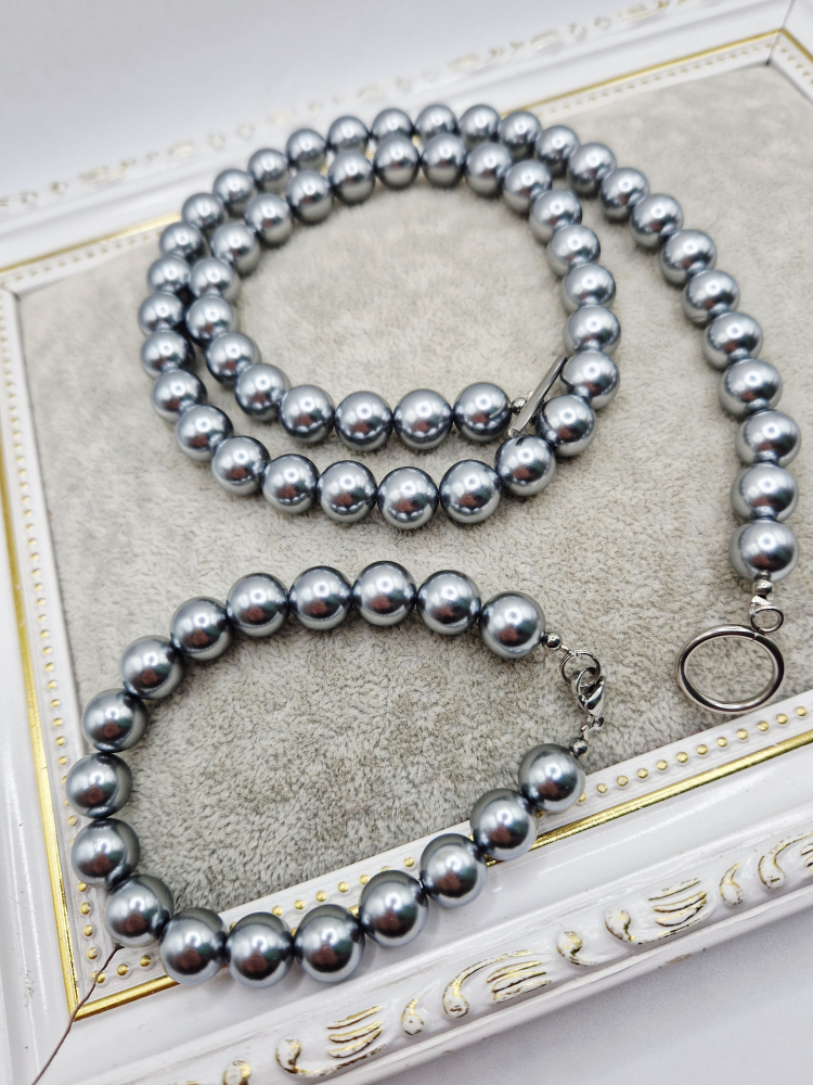 Set / Perle tip Mallorca gri / Inox  Set alcatuit din Colier si Cercei, realizat din Perle tip Mallorca gri si inchizatoare din inox. [3]