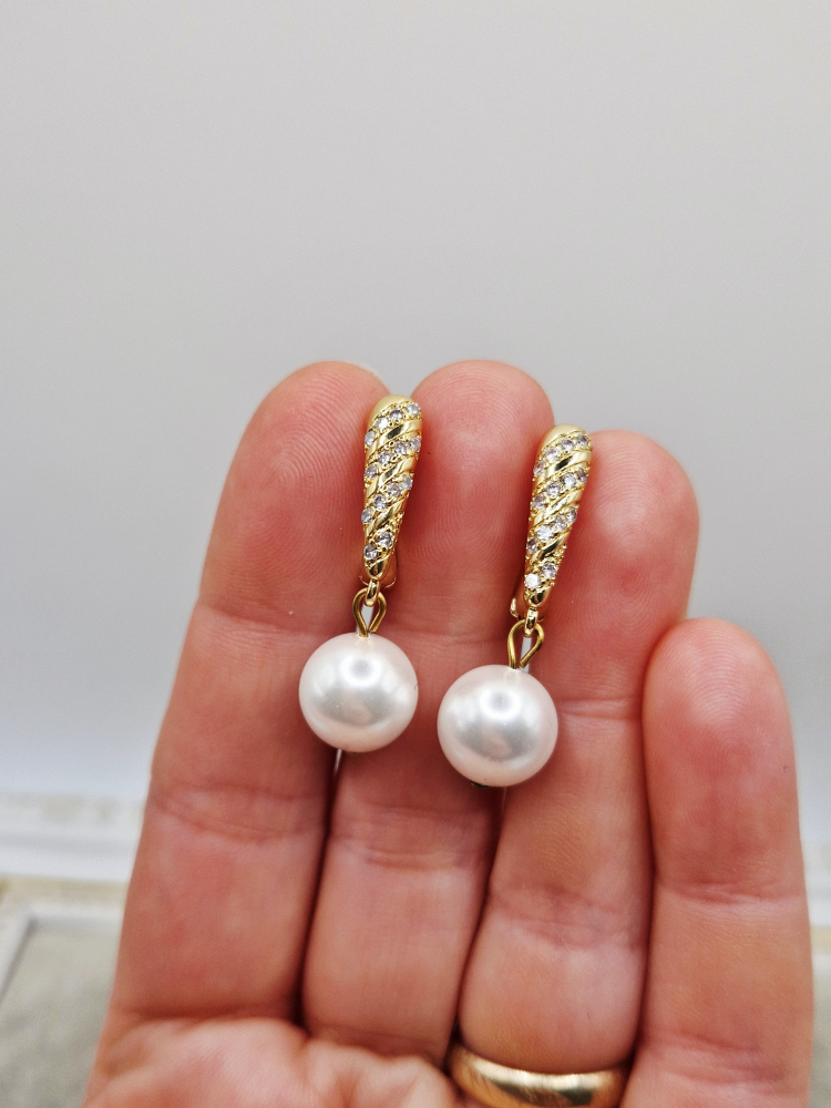 Cercei din Perla tip Mallorca cu tortita din cubic zirconia, placata cu aur 18k. [3]