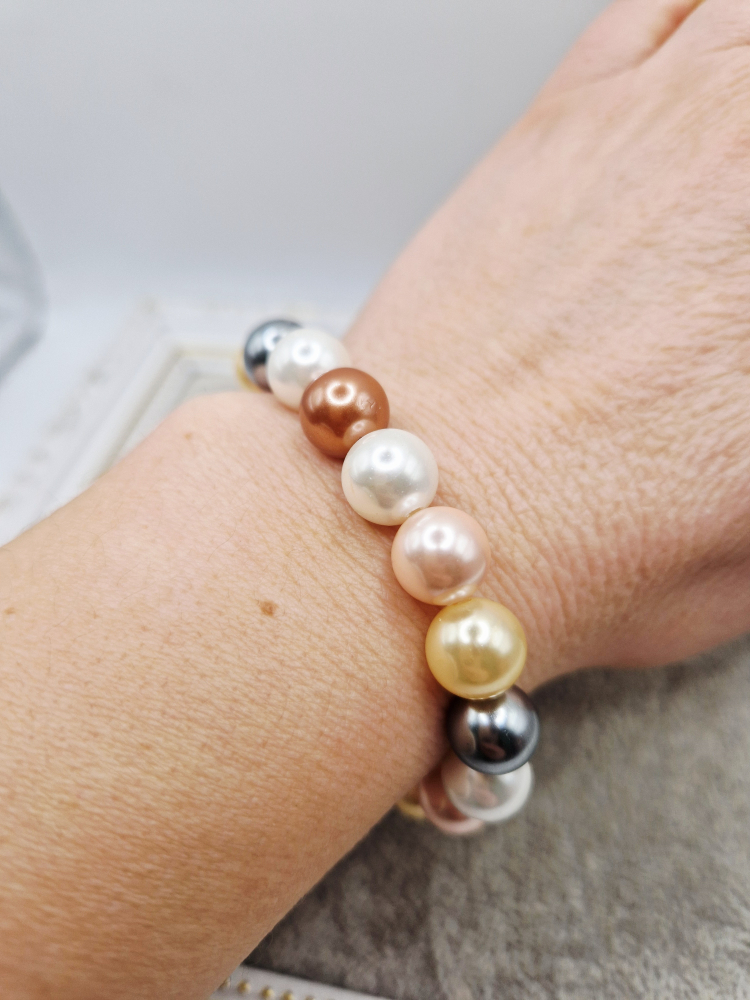 Bratara realizata din Perle tip Mallorca multicolore, nuante de auriu, cu inchizatoare din inox. [3]