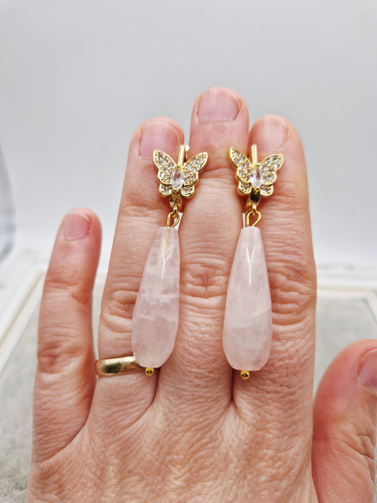 Cercei opulenti realizati din picatura de Cuart roz si tortite placate cu aur. Nu oxideaza, nu sunt alergici [2]