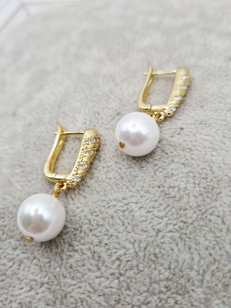 Cercei din Perla tip Mallorca cu tortita din cubic zirconia, placata cu aur 18k. [2]