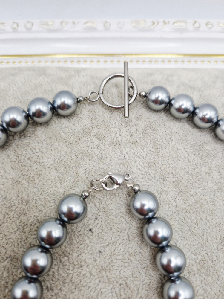 Set / Perle tip Mallorca gri / Inox  Set alcatuit din Colier si Cercei, realizat din Perle tip Mallorca gri si inchizatoare din inox. [2]