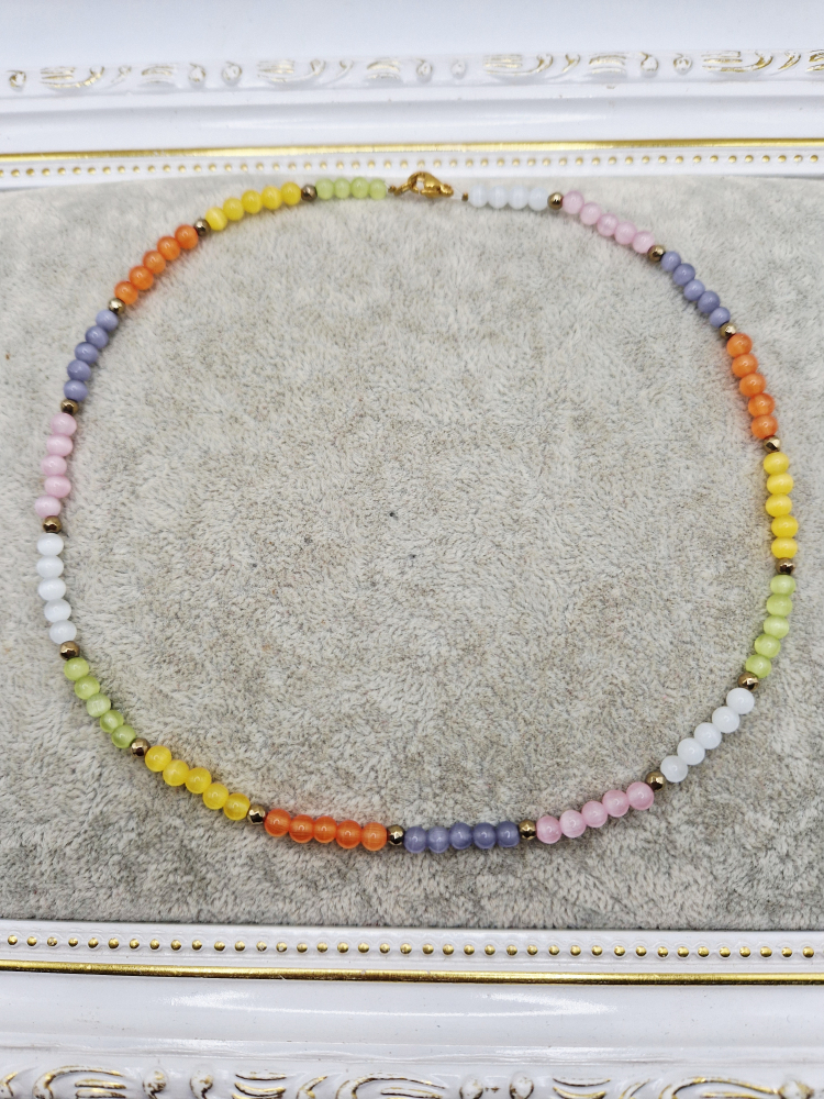 Colier delicat la baza gatului (choker) realizat din ochi de pisica in diverse culori si sfere mici de hematit auriu. [2]