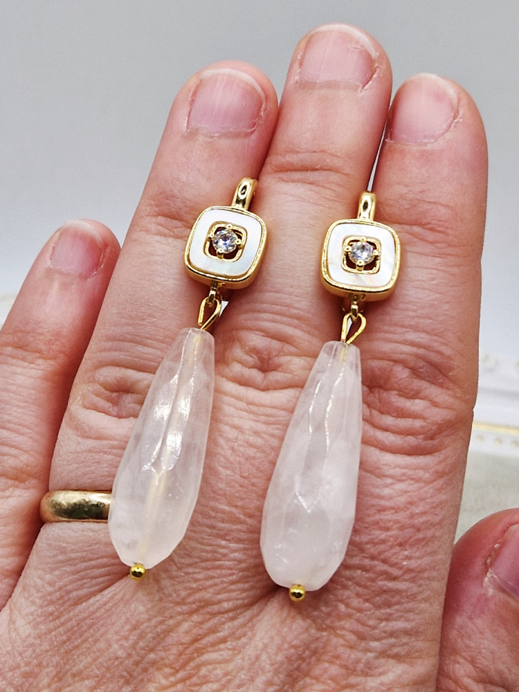 Cercei opulenti realizati din picatura de Cuart roz si tortite sidef, placate cu aur. [2]