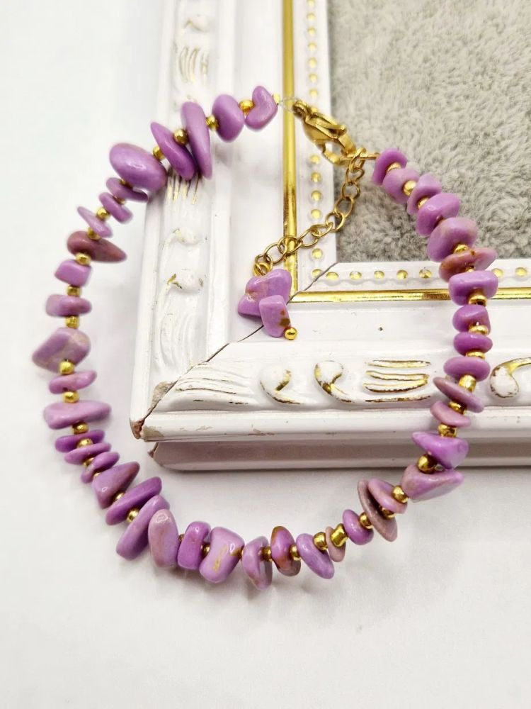 Brățară realizată din forme neregulate de Lepidolit. [3]