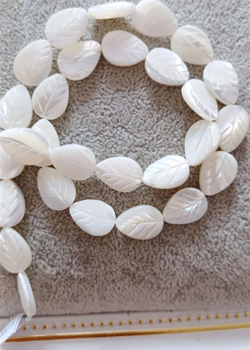 Sidef alb frunză 14x10mm, cod sidef3 - 1 buc frunza [3]