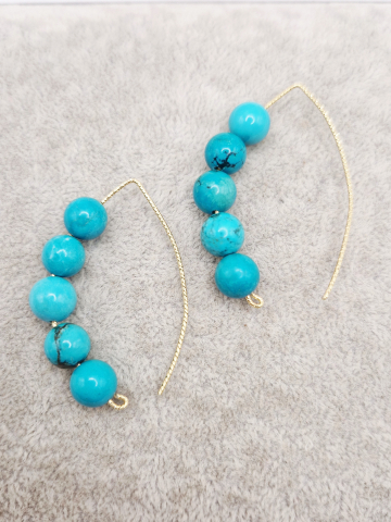 Cercei - Cercei realizati din sfere de Turcoaz și sârmă de cupru placată cu aur 14k.