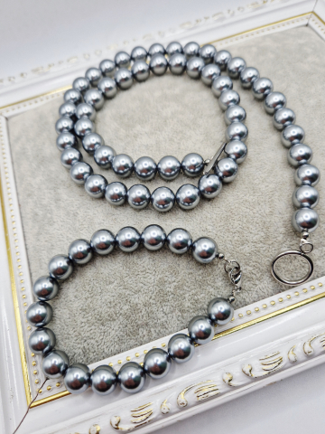 Set / Perle tip Mallorca gri / Inox  Set alcatuit din Colier si Cercei, realizat din Perle tip Mallorca gri si inchizatoare din inox. [2]