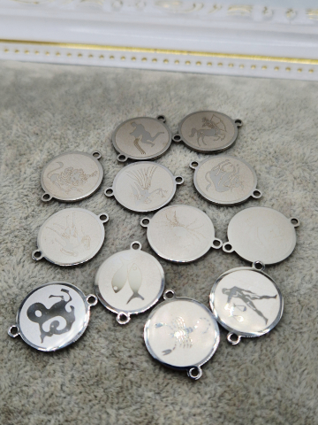 Inox - Un pachet de 12 zodii sub forma de ink-uri din otel inoxidabil argintiu2.