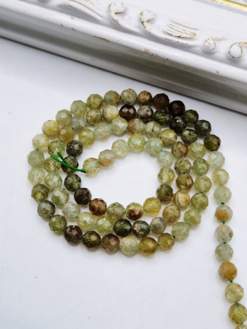 PIETRE SEMIPRETIOASE - Peridot fatetat 4mm - 1 sir 19cm