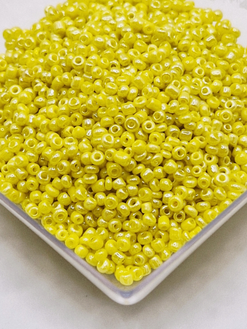 Mărgele de nisip/sticlă 2mm - Margele de nisip galben perlat 2mm - 30gr Punguta de 30gr. aprox. 2800 margele