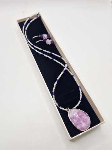 Seturi - Set alcatuit din Colier din margele cu pandantiv din ametist si cercei din ametist.