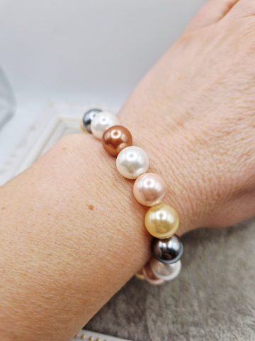 Bratara realizata din Perle tip Mallorca multicolore, nuante de auriu, cu inchizatoare din inox. [2]
