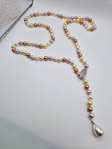 Coliere - Colier delicat și lung din Perle tip Mallorca auriu.