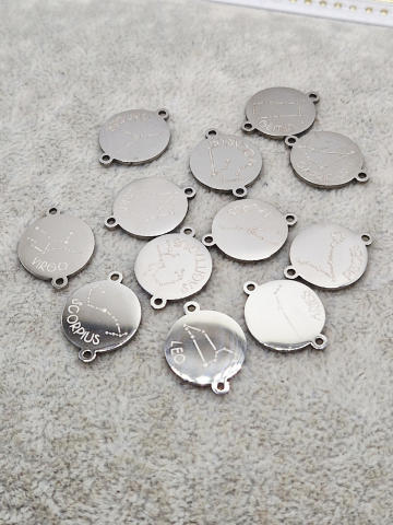 Inox - Un pachet de 12 zodii sub forma de ink-uri din otel inoxidabil argintiu.