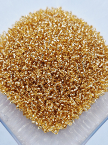 Miyuki 15/0 - Miyuki 1.5mm Silver Lined Gold - 5 g ​​​​​​​Orificiu 0.7mm Aprox. 1347 bucăți