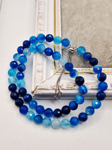 Bijuterii animale - Set alcatuit din Colier realizat din Agate albastre si inchizatoare reglabila care se potriveste unui catel de talie mica si Bratara pe elastic asortata pentru stapana catelului.