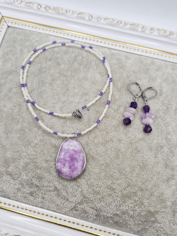 Set alcatuit din Colier din margele cu pandantiv din ametist si cercei din ametist. [2]