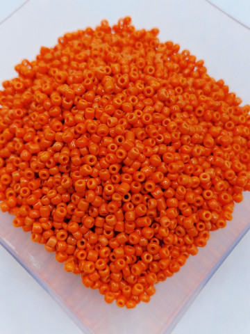 Mărgele de nisip/sticlă 2mm - Margele nisip portocaliu, 2mm Se vinde la punguta de 30gr. Punguta de 30gr. aprox. 2800 margele