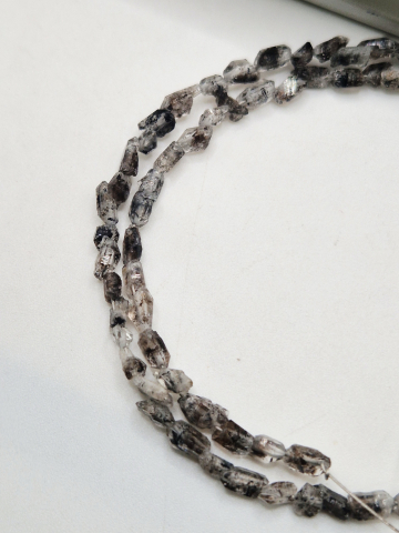 Cuart Herkimer - Cuart herkimer (diamant) de 2.5..3 - 4..5mm, se vinde la sirag de 19cm